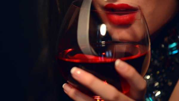 Какое вино самое полезное для женского здоровья?