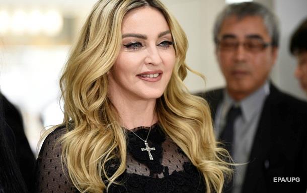 Мадонна опубликовала  обнаженное  селфи
